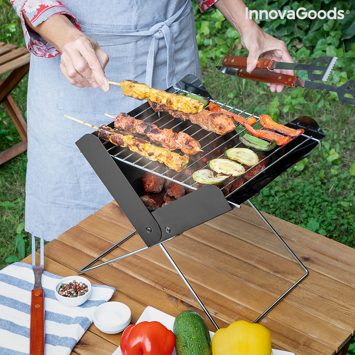 Mini barbacoa portátil plegable de carbón Foldecue InnovaGoods
