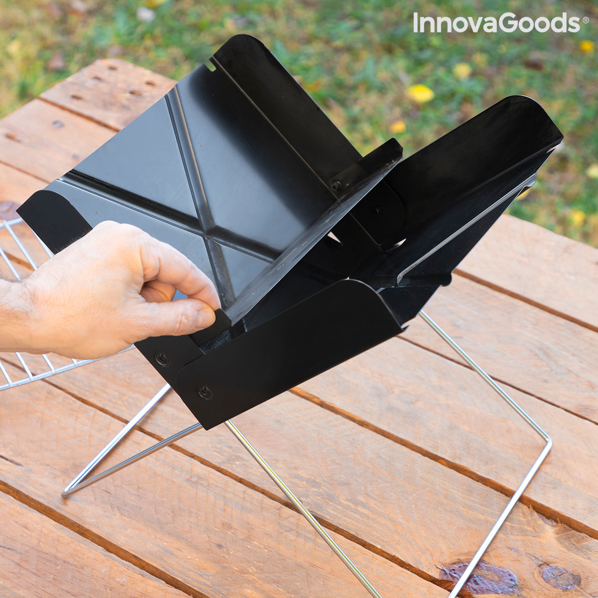 Mini barbacoa portátil plegable de carbón Foldecue InnovaGoods