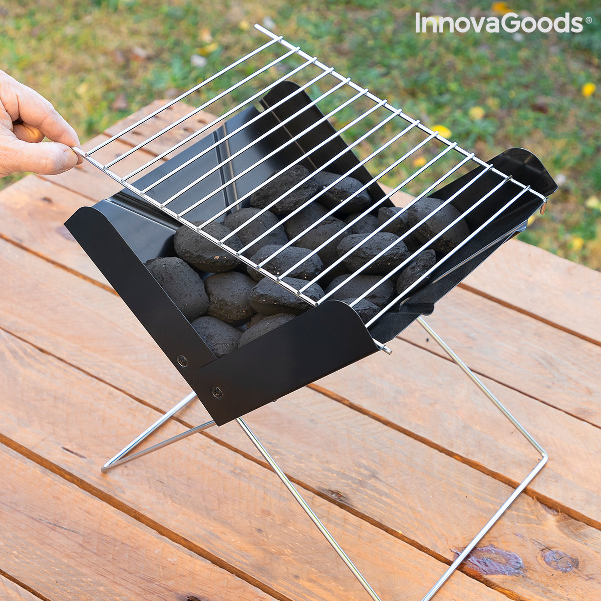 Mini barbacoa portátil plegable de carbón Foldecue InnovaGoods