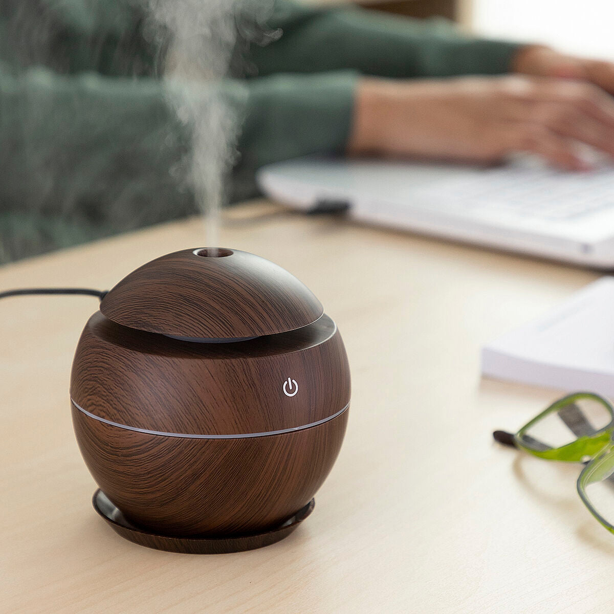 Mini humidificador difusor de aromas nogal oscuro InnovaGoods