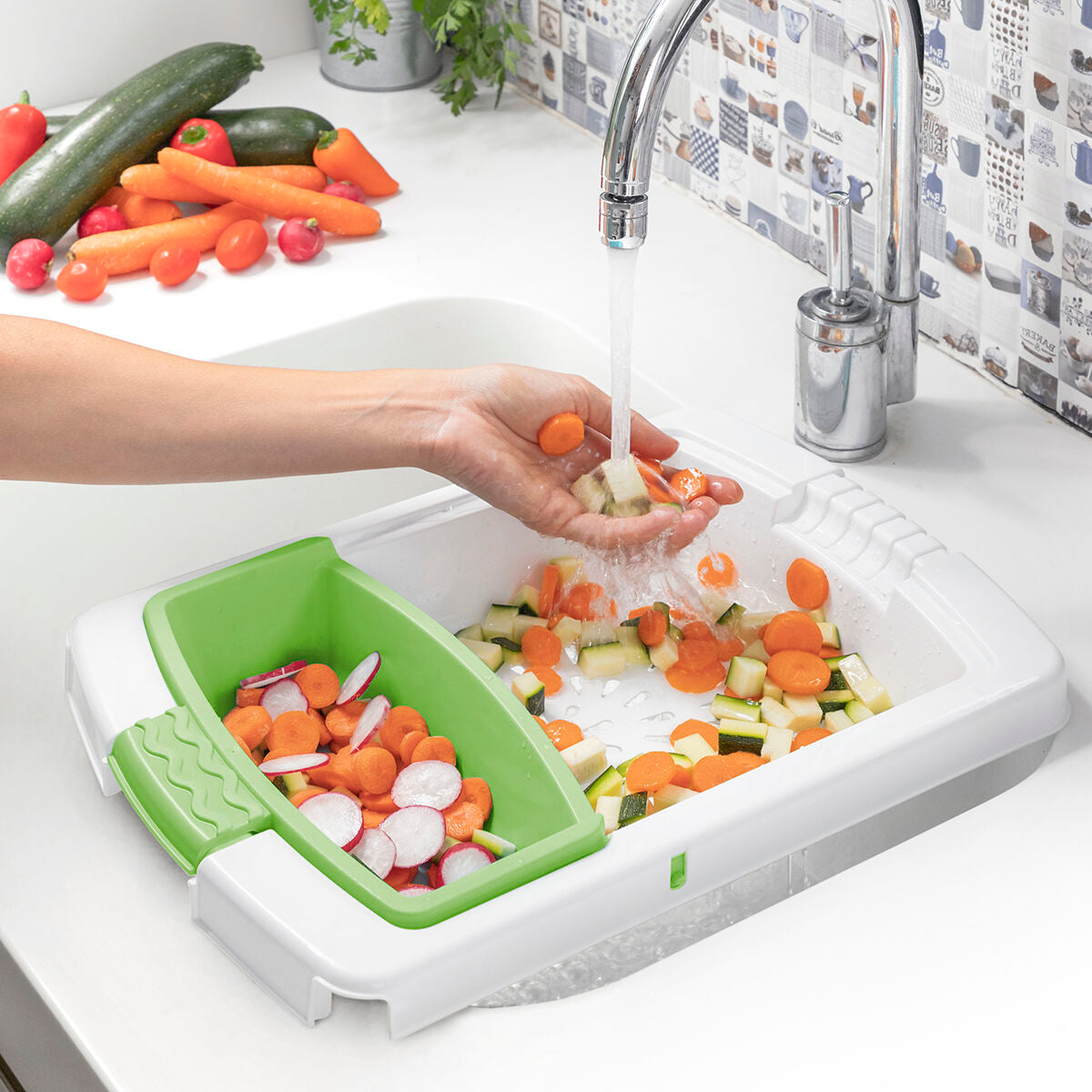 Extendable 3-in-1 Cutting Board with Tray, Container and Drainer