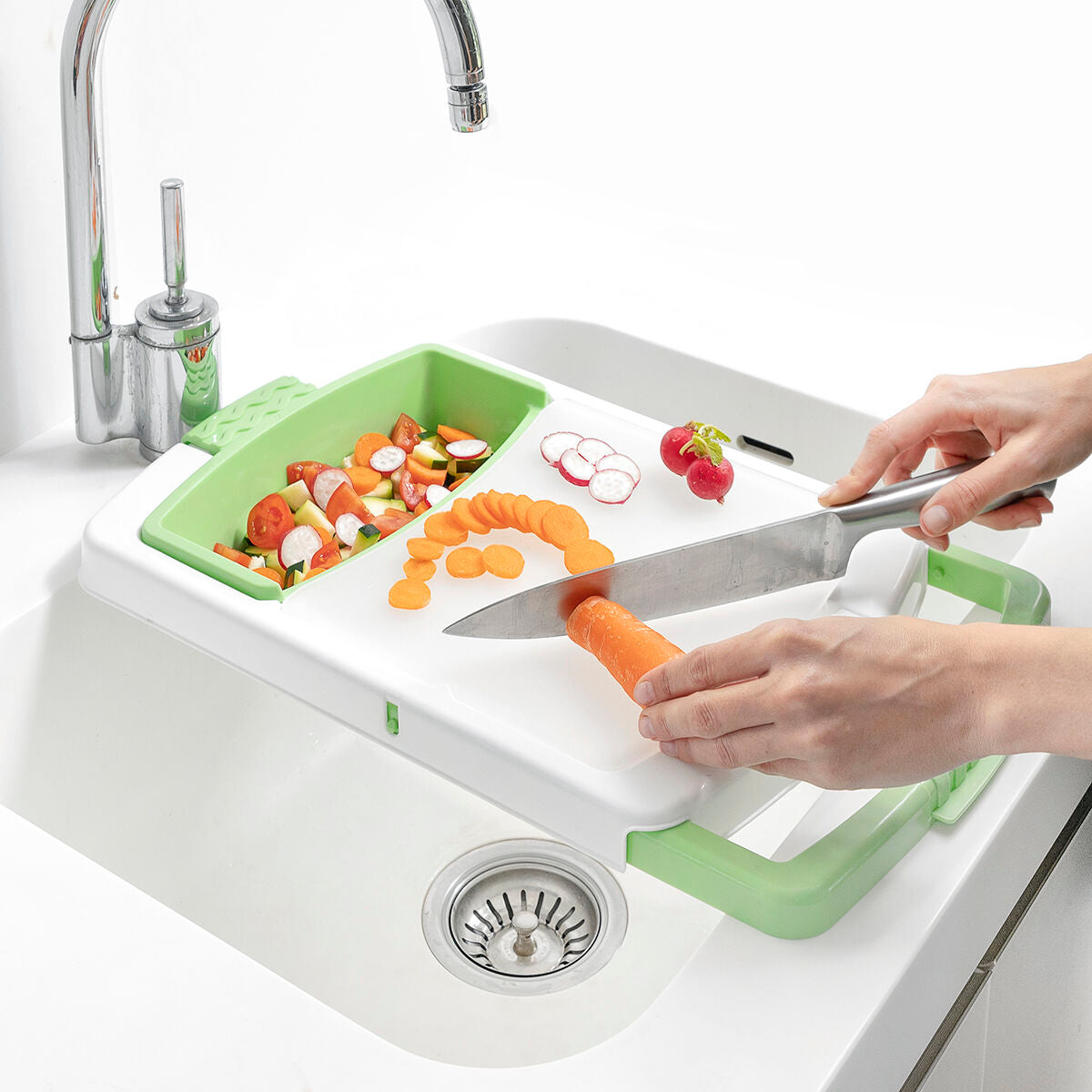 Extendable 3-in-1 Cutting Board with Tray, Container and Drainer