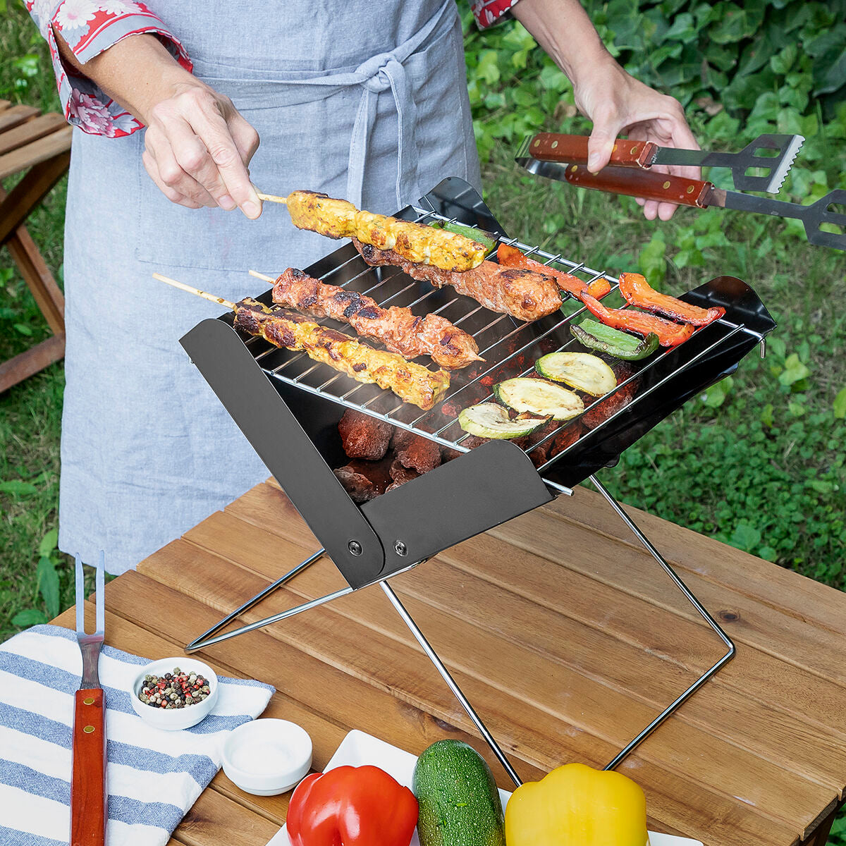 Mini barbacoa portátil plegable de carbón Foldecue InnovaGoods