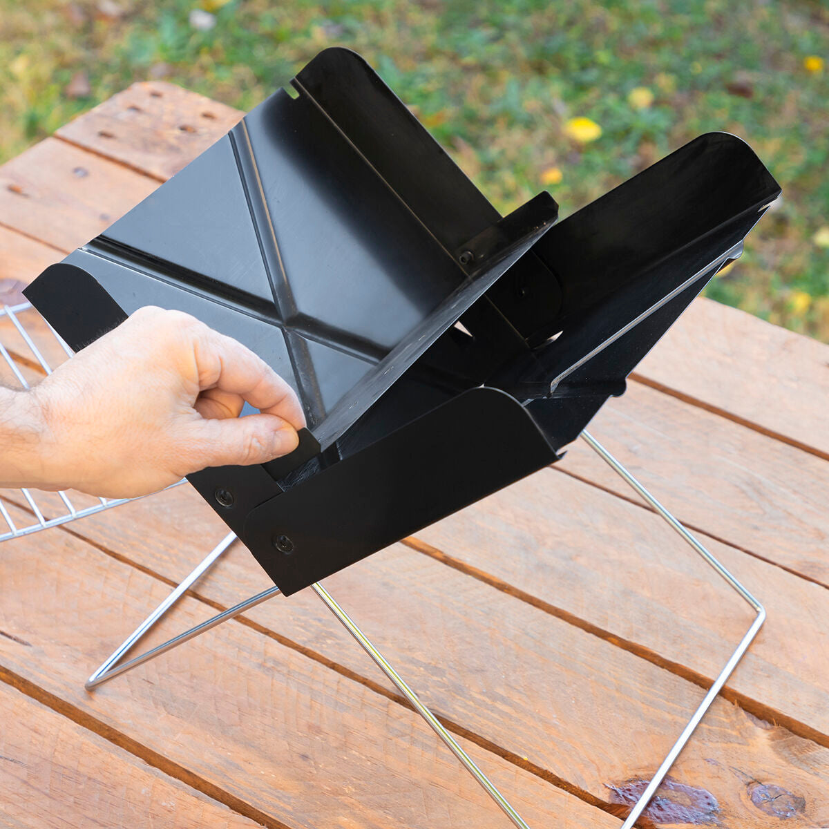 Mini barbacoa portátil plegable de carbón Foldecue InnovaGoods