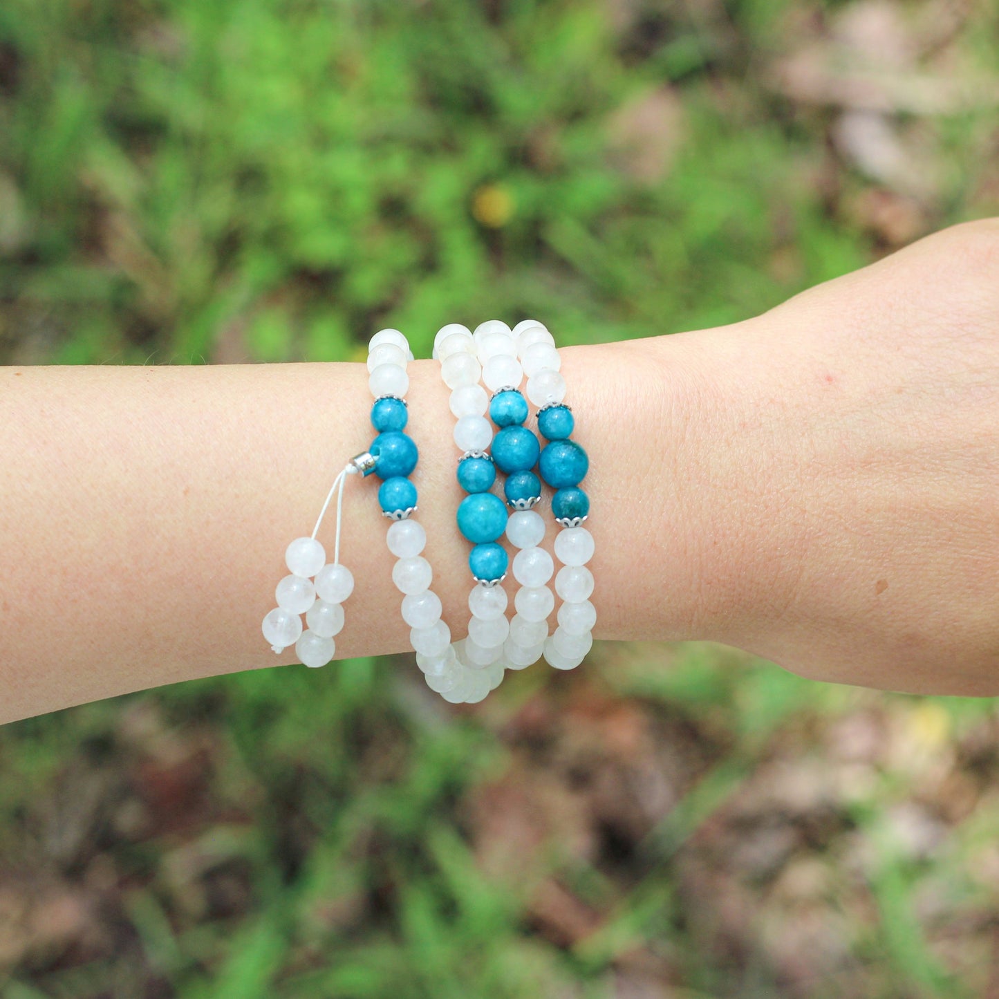 Bracelet Mala "Guan Yin" en Pierre de Lune et Apatite Bleue