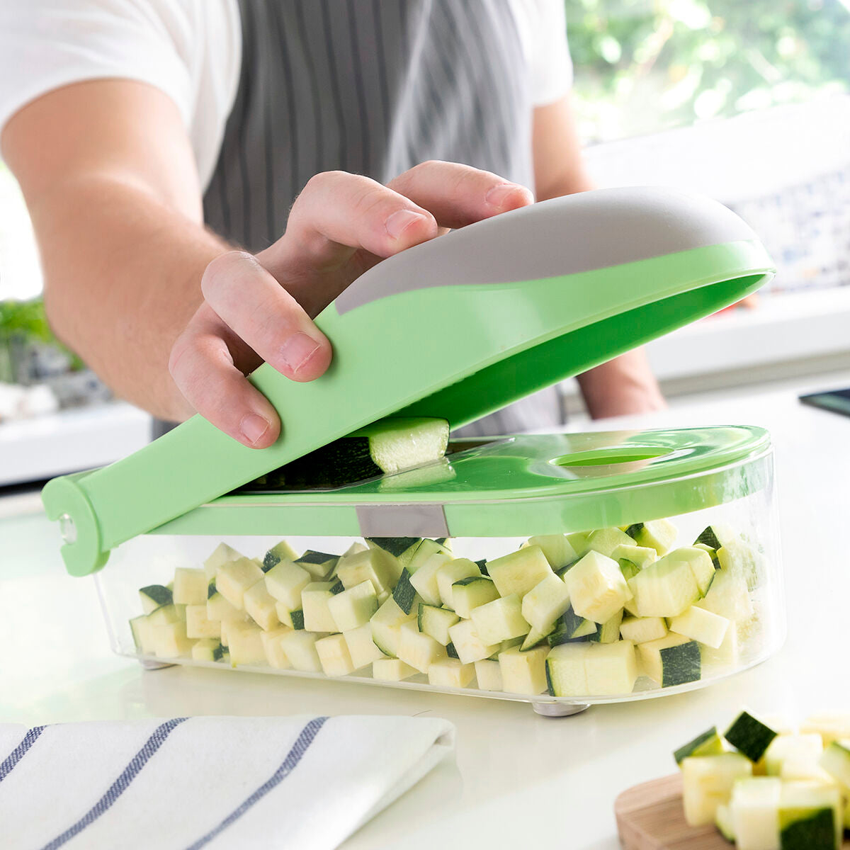 Coupe-légumes, râpe et mandoline 7 en 1 avec recettes et