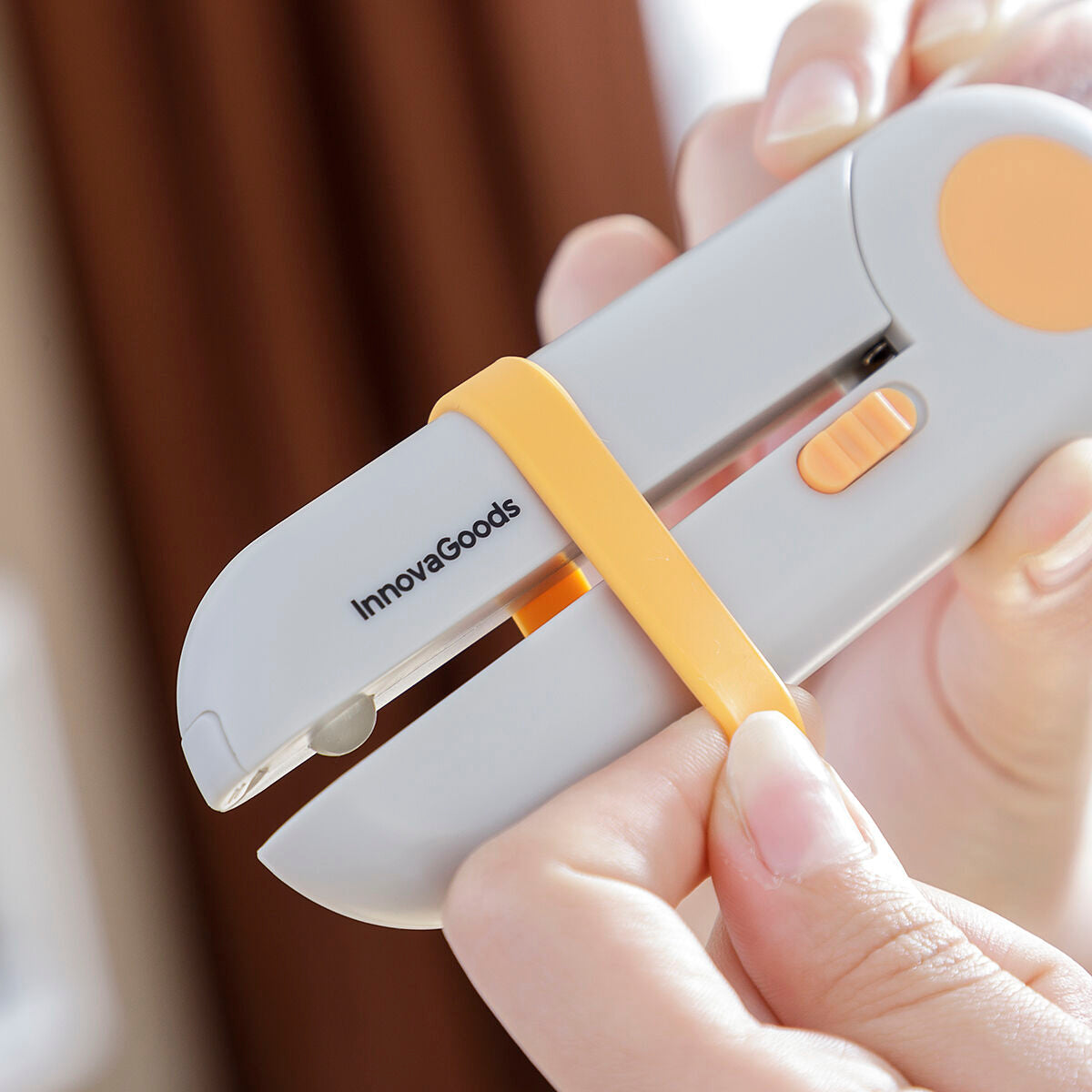 Cortaúñas para mascotas con clip LED InnovaGoods