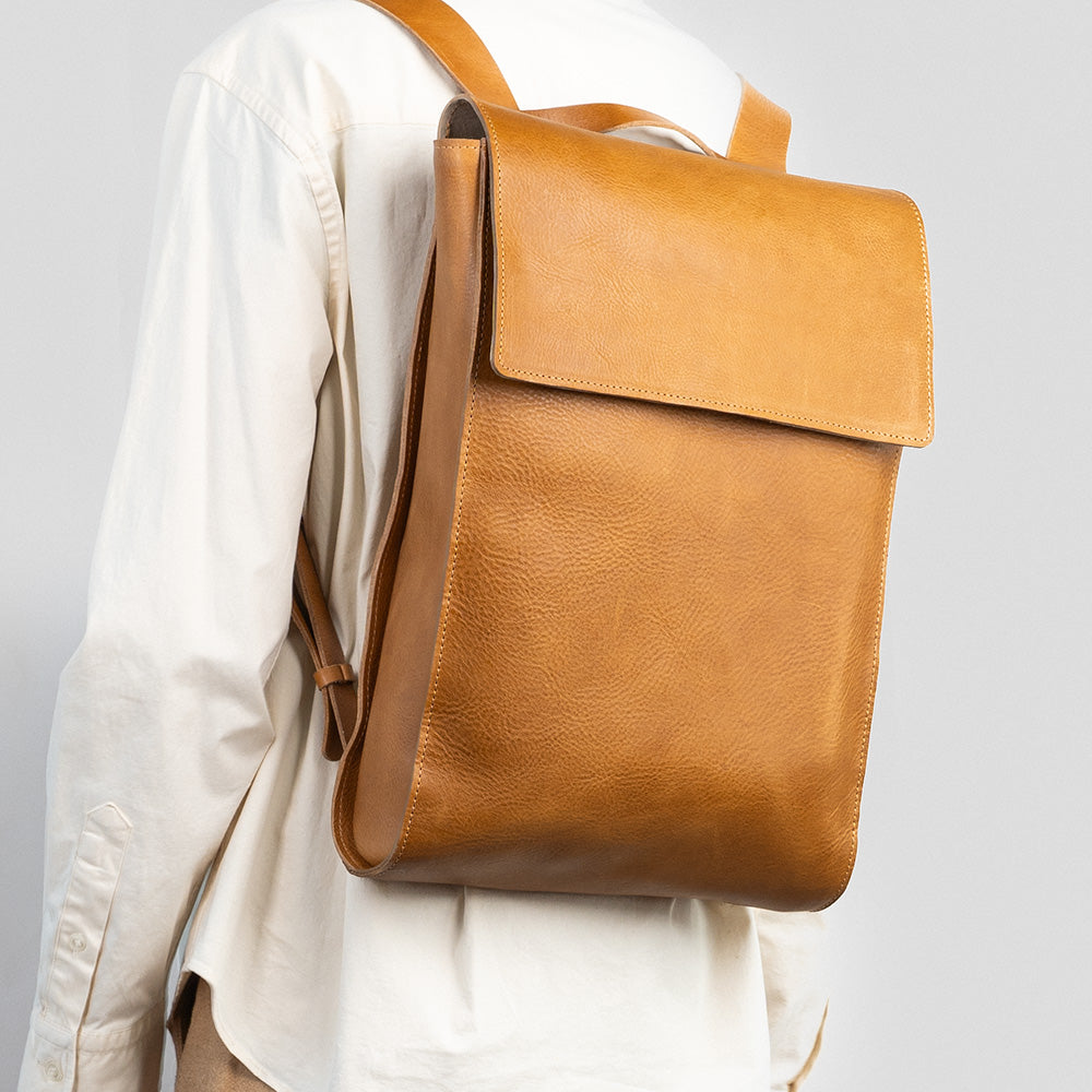 Leather laptop backpack - The Minimalist (Tan)