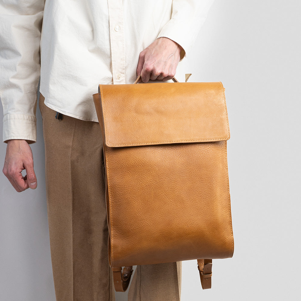 Leather laptop backpack - The Minimalist (Tan)